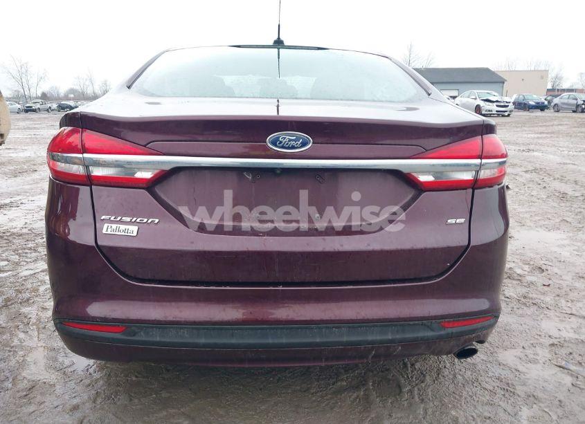 Photo 16 of 2018 Ford Fusion SE (VIN 3FA6P0H71JR135745)