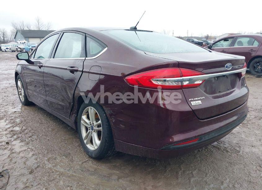 Photo 3 of 2018 Ford Fusion SE (VIN 3FA6P0H71JR135745)