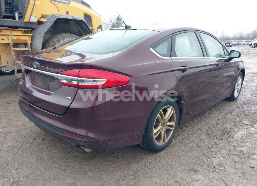 Photo 4 of 2018 Ford Fusion SE (VIN 3FA6P0H71JR135745)