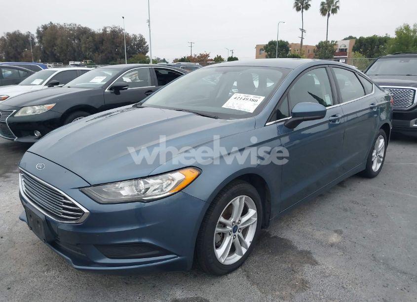 Photo 2 of 2018 Ford Fusion SE (VIN 3FA6P0H71JR140685)
