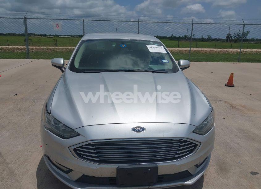Photo 12 of 2018 Ford Fusion SE (VIN 3FA6P0H71JR225302)