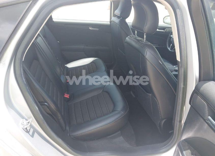 Photo 8 of 2018 Ford Fusion SE (VIN 3FA6P0H71JR225302)