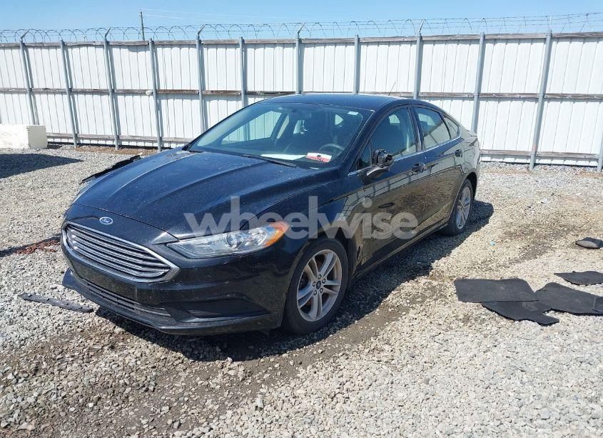 Photo 2 of 2018 Ford Fusion SE (VIN 3FA6P0H71JR257988)