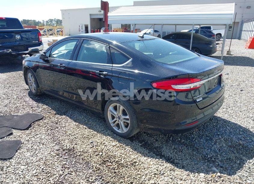 Photo 3 of 2018 Ford Fusion SE (VIN 3FA6P0H71JR257988)