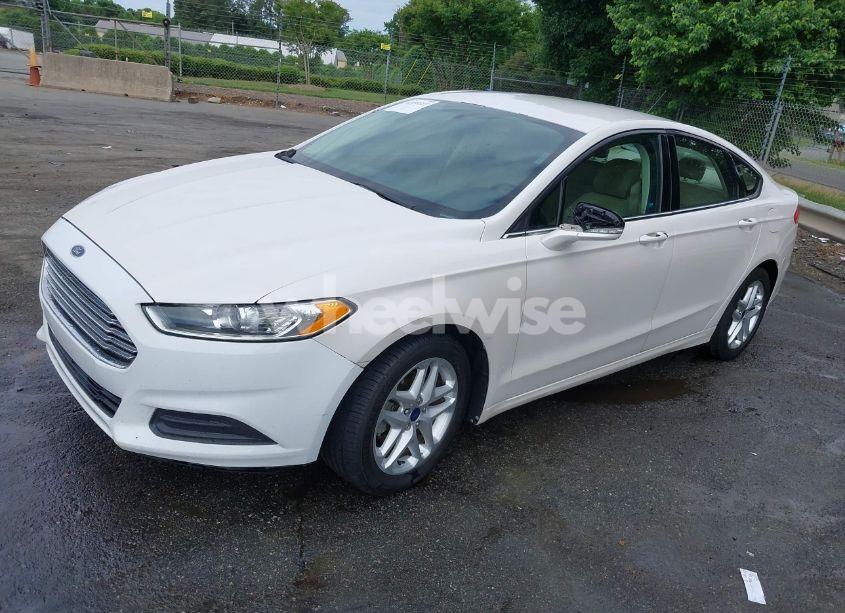 Photo 2 of 2013 Ford Fusion SE (VIN 3FA6P0H72DR305275)