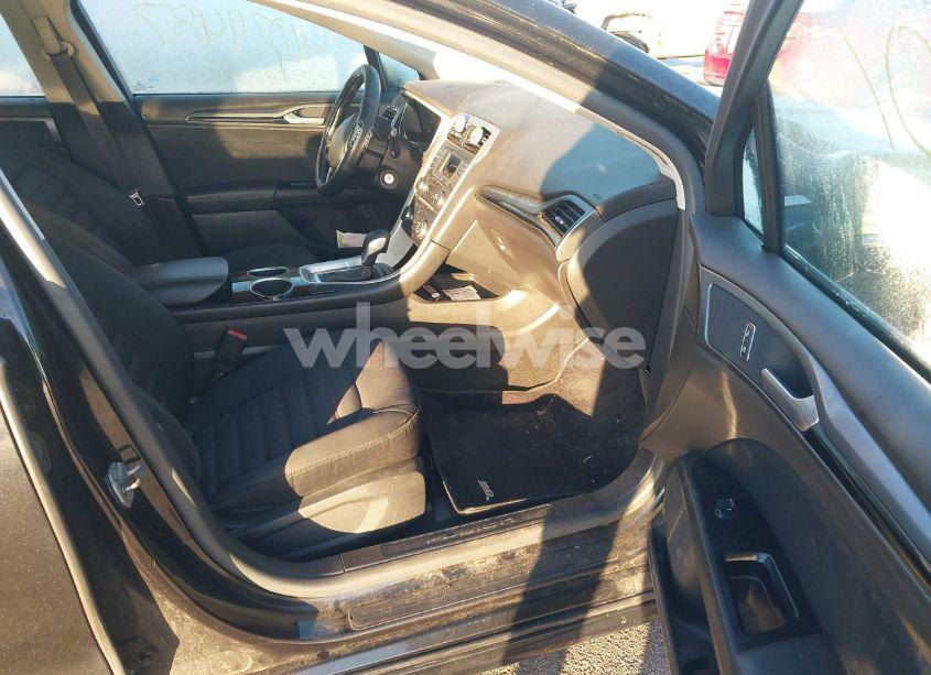 Photo 5 of 2014 Ford Fusion SE (VIN 3FA6P0H72ER136151)