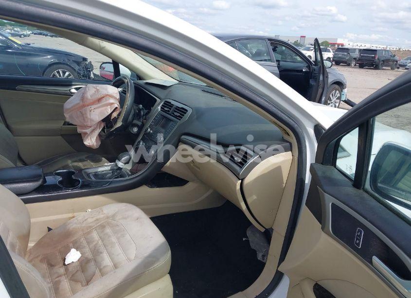 Photo 5 of 2014 Ford Fusion SE (VIN 3FA6P0H72ER171241)