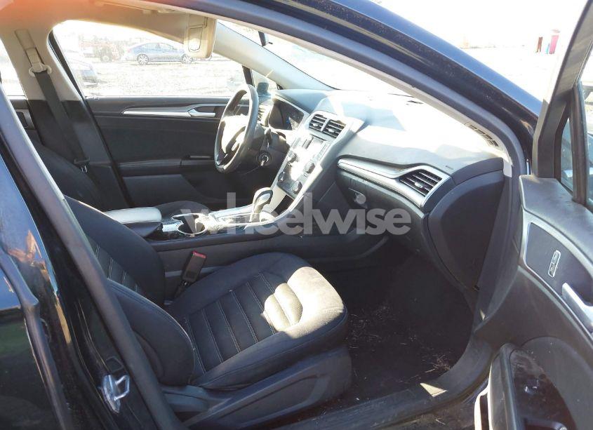 Photo 5 of 2014 Ford Fusion SE (VIN 3FA6P0H72ER243443)