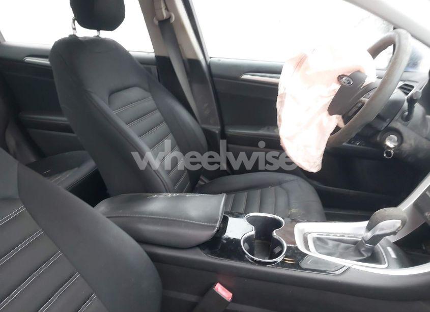 Photo 5 of 2014 Ford Fusion SE (VIN 3FA6P0H72ER389101)