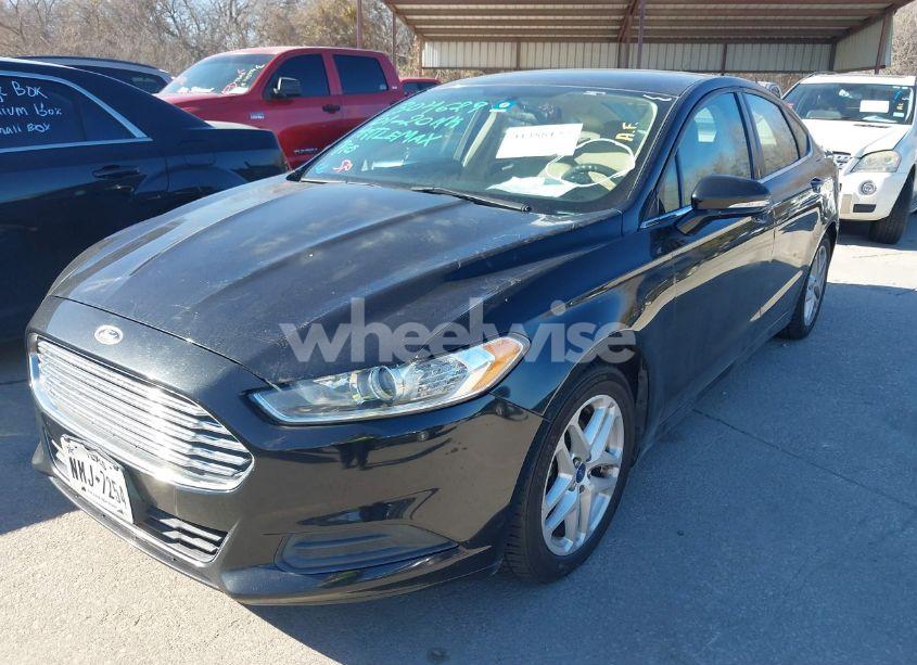 Photo 2 of 2015 Ford Fusion SE (VIN 3FA6P0H72FR304629)