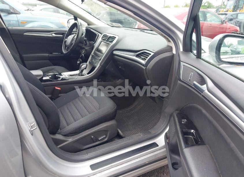 Photo 5 of 2016 Ford Fusion SE (VIN 3FA6P0H72GR120891)