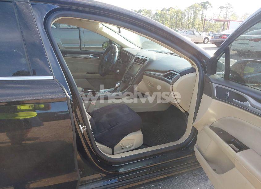 Photo 5 of 2016 Ford Fusion SE (VIN 3FA6P0H72GR170223)