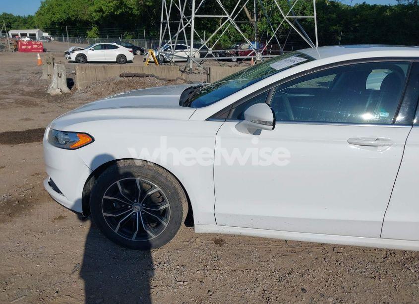 Photo 15 of 2016 Ford Fusion SE (VIN 3FA6P0H72GR184977)