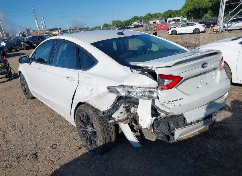 Photo 3 of 2016 Ford Fusion SE (VIN 3FA6P0H72GR184977)