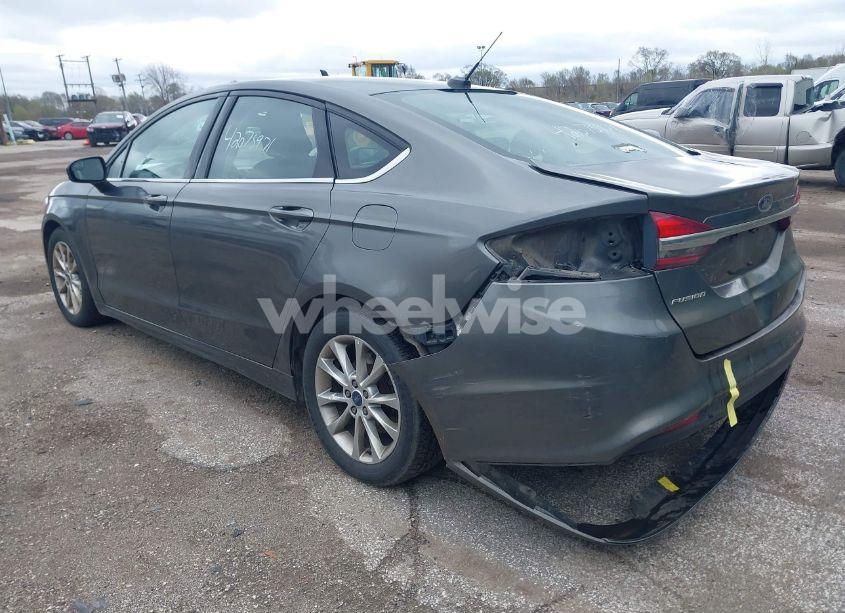 Photo 3 of 2017 Ford Fusion SE (VIN 3FA6P0H72HR111805)
