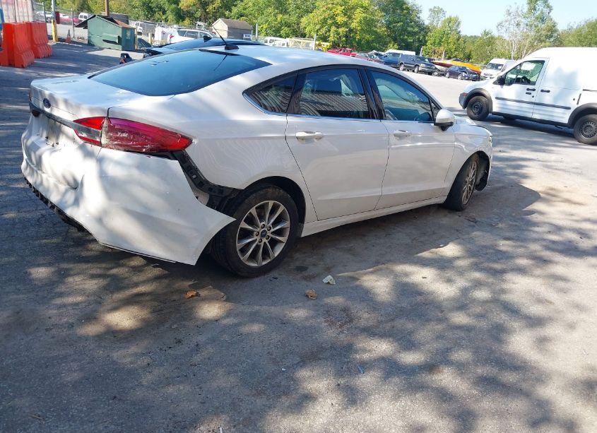 Photo 4 of 2017 Ford Fusion SE (VIN 3FA6P0H72HR118270)
