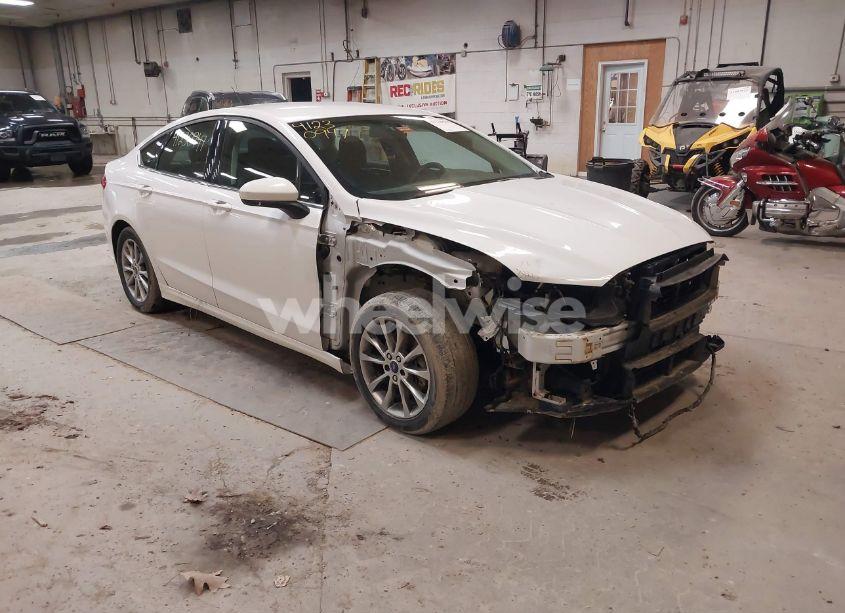 2017 Ford Fusion SE (VIN 3FA6P0H72HR125610) main photo