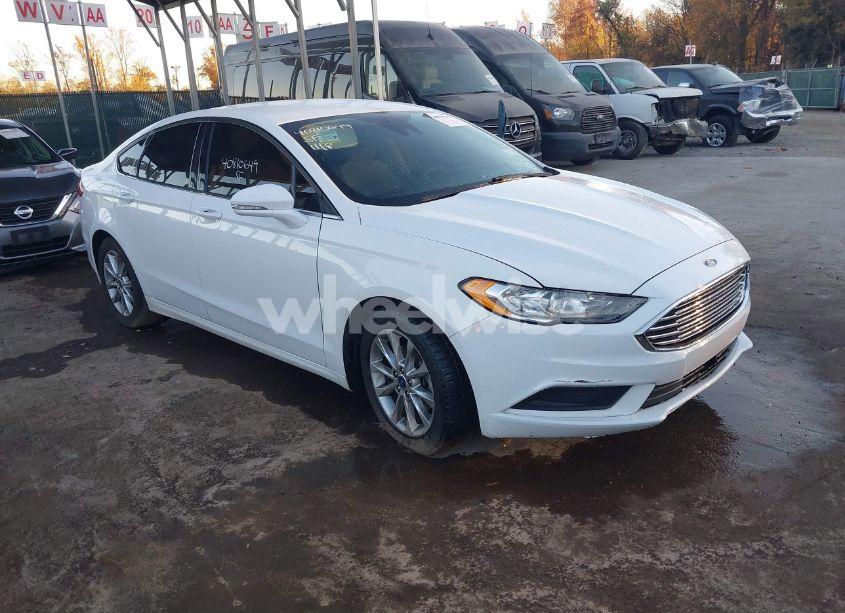 2017 Ford Fusion SE (VIN 3FA6P0H72HR144769) main photo