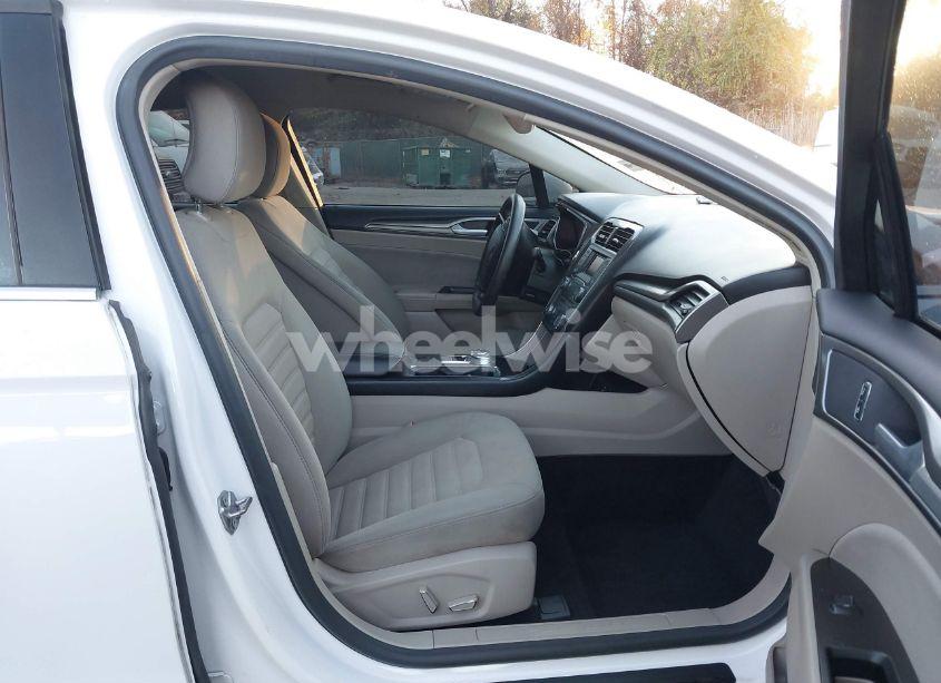 Photo 5 of 2017 Ford Fusion SE (VIN 3FA6P0H72HR144769)