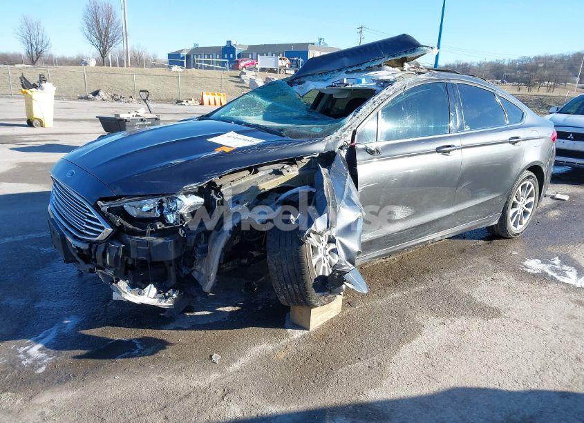 Photo 2 of 2017 Ford Fusion SE (VIN 3FA6P0H72HR201309)