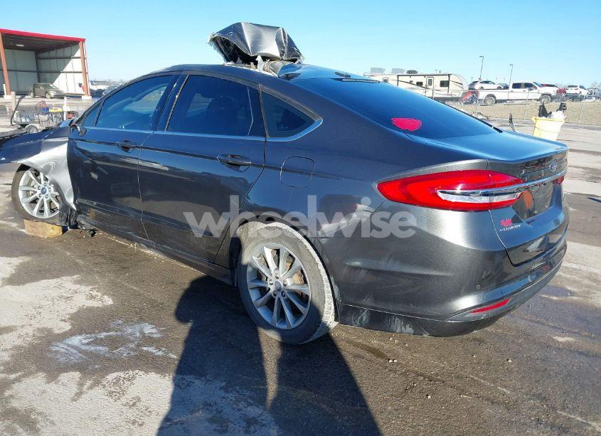 Photo 3 of 2017 Ford Fusion SE (VIN 3FA6P0H72HR201309)