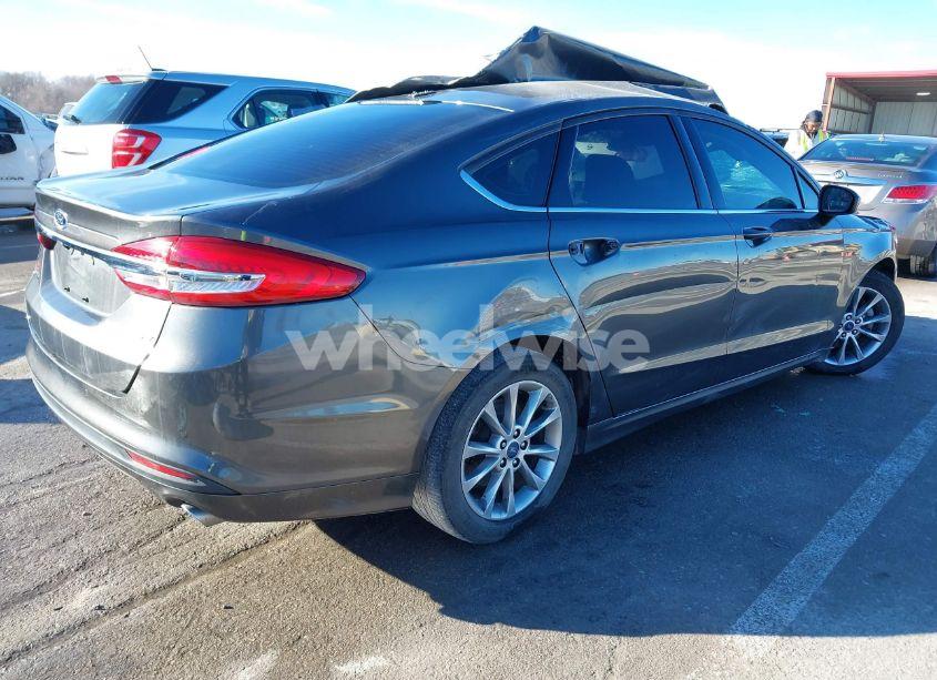 Photo 4 of 2017 Ford Fusion SE (VIN 3FA6P0H72HR201309)