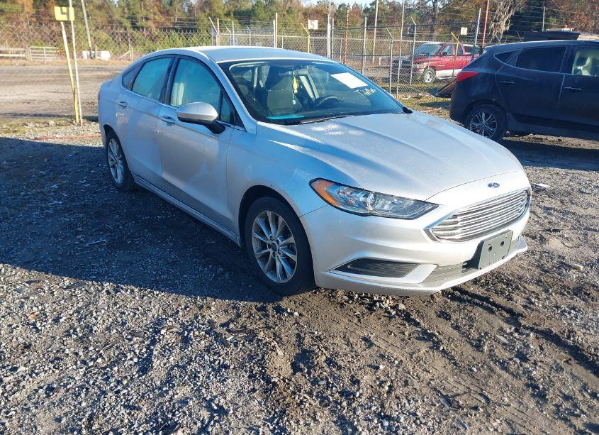 2017 Ford Fusion SE (VIN 3FA6P0H72HR206512) main photo