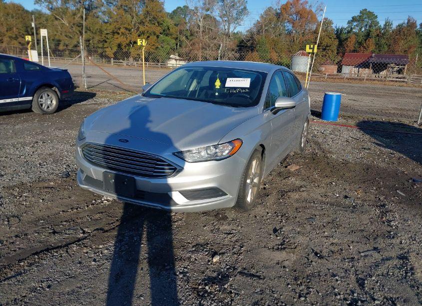 Photo 2 of 2017 Ford Fusion SE (VIN 3FA6P0H72HR206512)