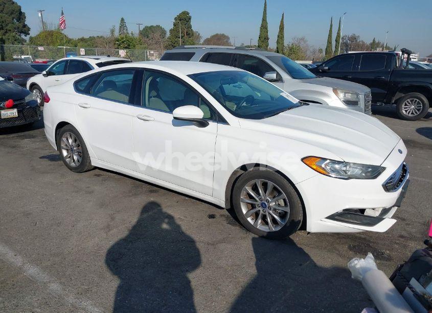 2017 Ford Fusion SE (VIN 3FA6P0H72HR370522) main photo