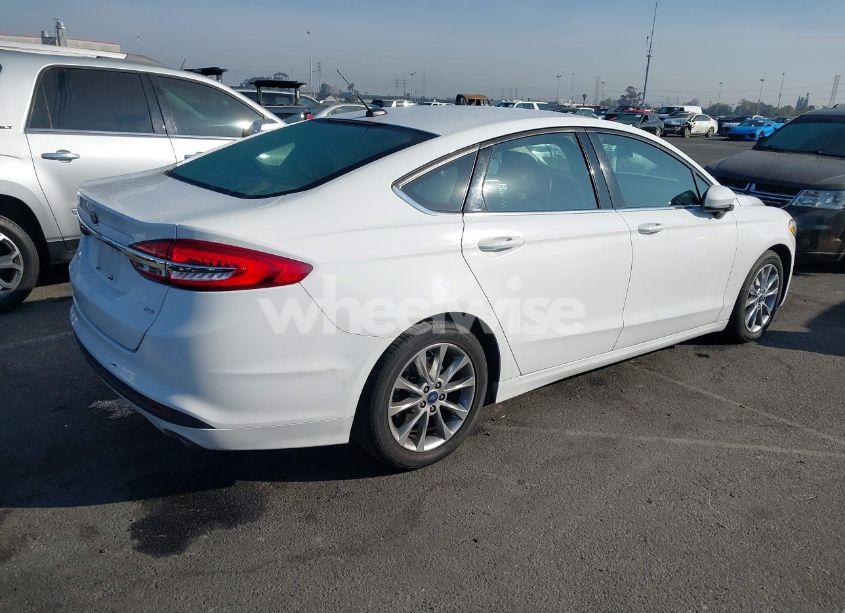 Photo 4 of 2017 Ford Fusion SE (VIN 3FA6P0H72HR370522)