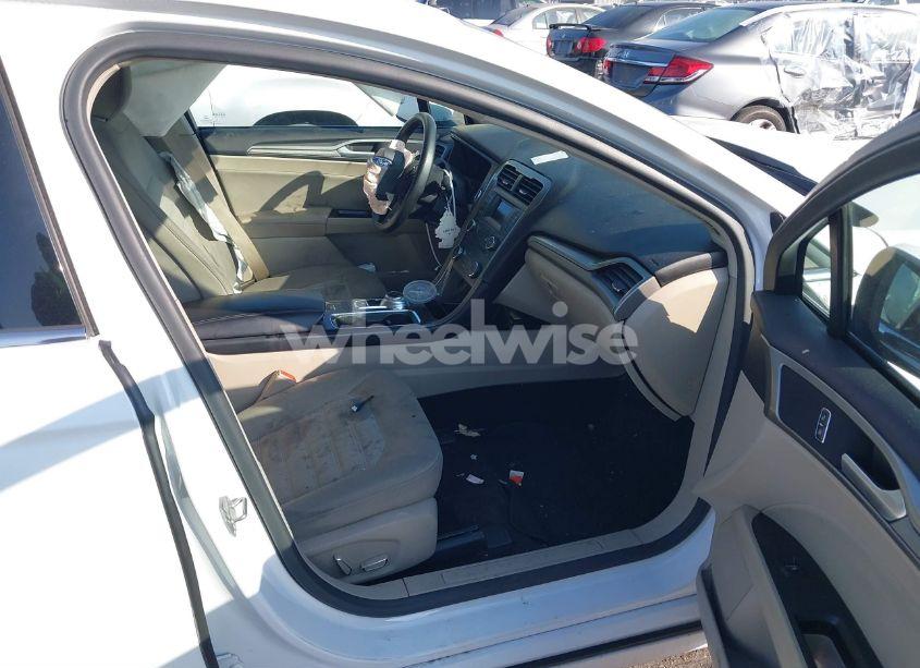 Photo 5 of 2017 Ford Fusion SE (VIN 3FA6P0H72HR370522)