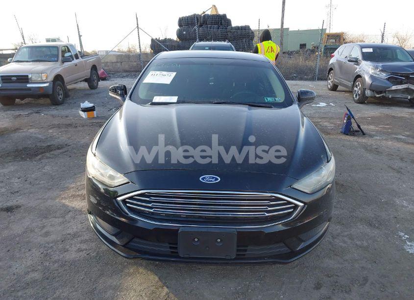 Photo 12 of 2018 Ford Fusion SE (VIN 3FA6P0H72JR125581)