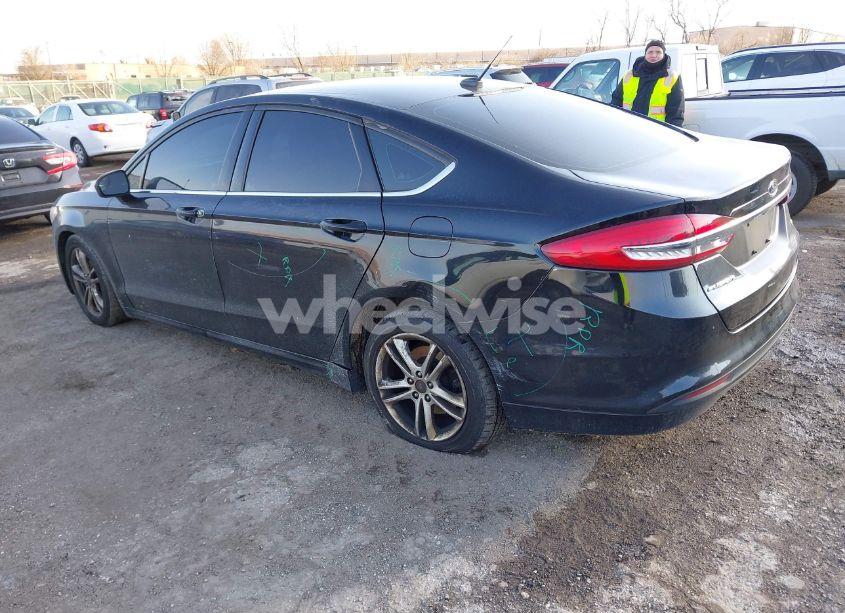 Photo 3 of 2018 Ford Fusion SE (VIN 3FA6P0H72JR125581)