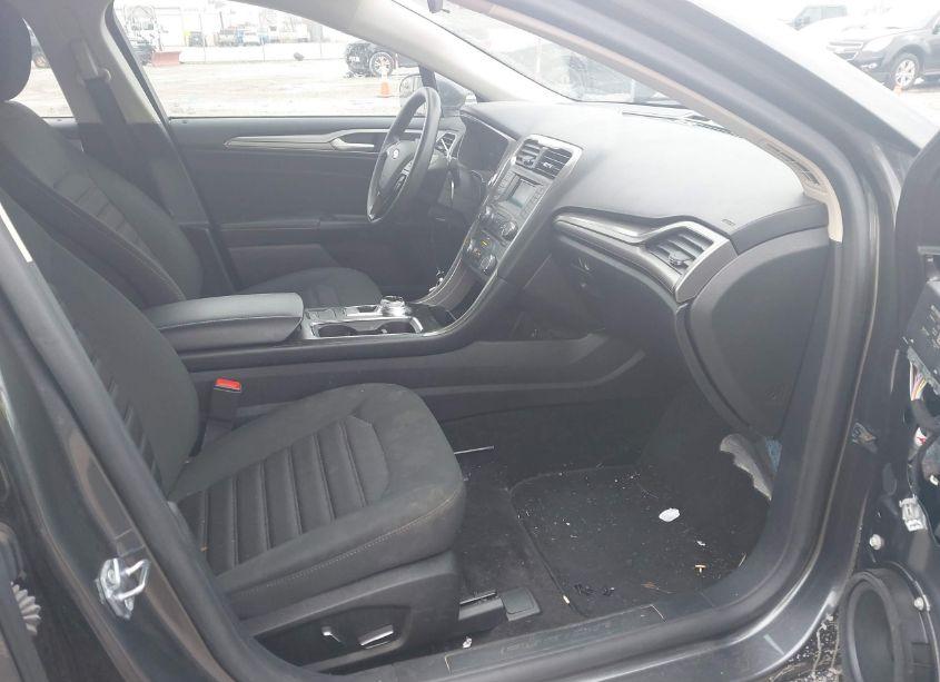 Photo 5 of 2018 Ford Fusion SE (VIN 3FA6P0H72JR152053)