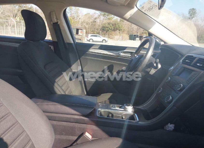 Photo 5 of 2018 Ford Fusion SE (VIN 3FA6P0H72JR278333)