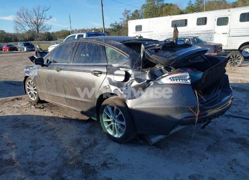 Photo 3 of 2019 Ford Fusion SE (VIN 3FA6P0H72KR136520)