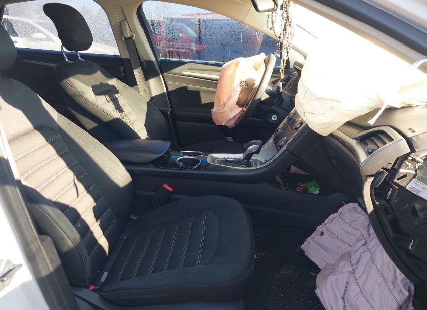 Photo 5 of 2014 Ford Fusion SE (VIN 3FA6P0H73ER105071)