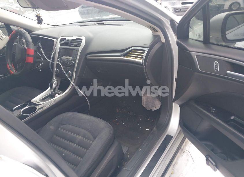 Photo 5 of 2014 Ford Fusion SE (VIN 3FA6P0H73ER118774)