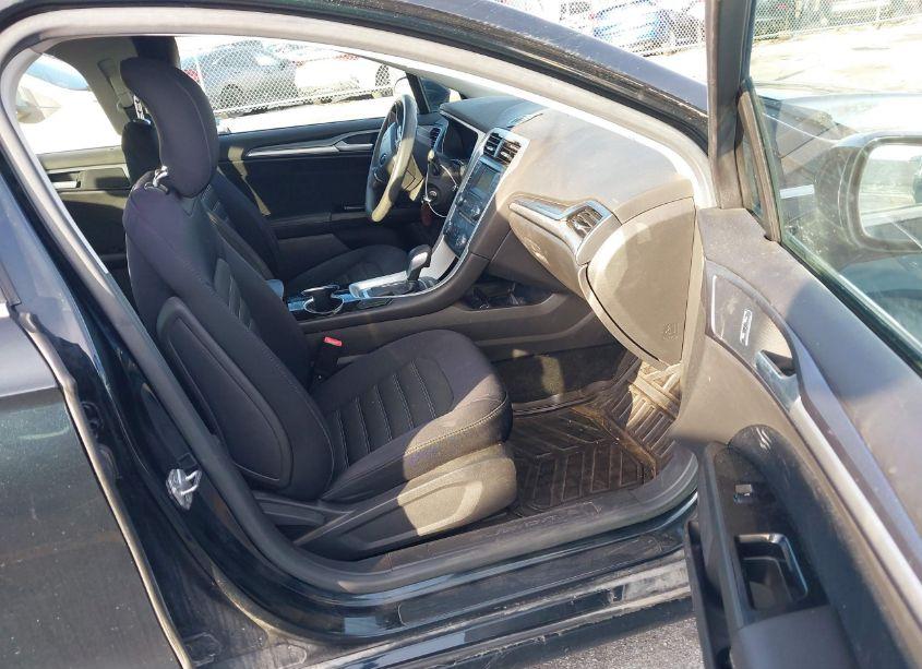 Photo 5 of 2014 Ford Fusion SE (VIN 3FA6P0H73ER226179)