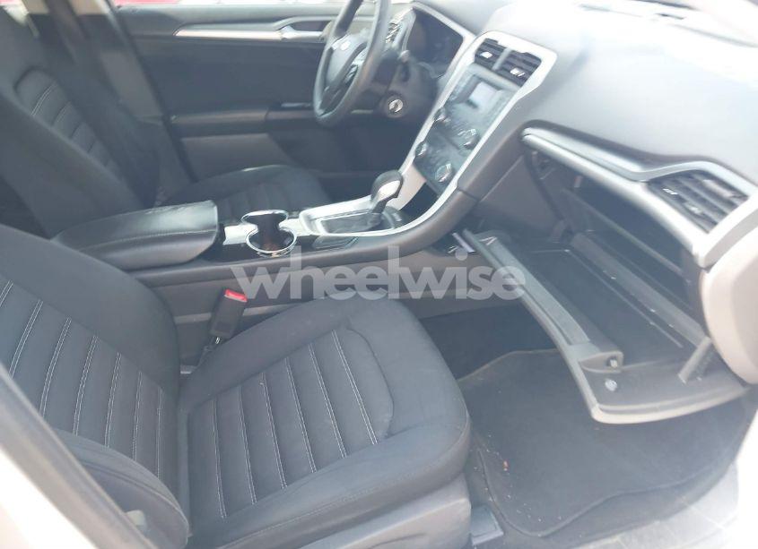 Photo 5 of 2014 Ford Fusion SE (VIN 3FA6P0H73ER318263)