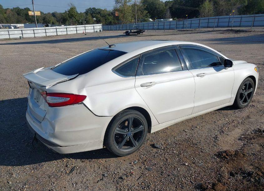 Photo 4 of 2016 Ford Fusion SE (VIN 3FA6P0H73GR222412)