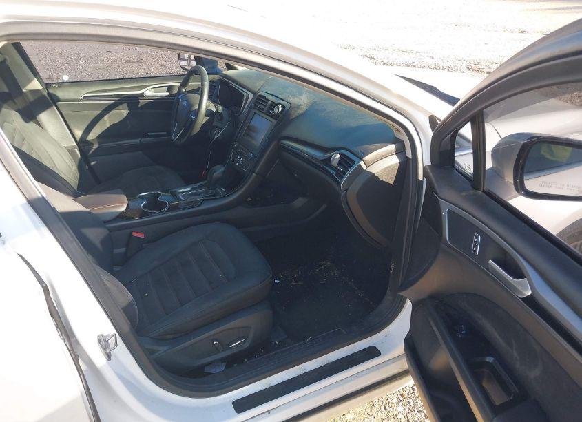 Photo 5 of 2016 Ford Fusion SE (VIN 3FA6P0H73GR222412)