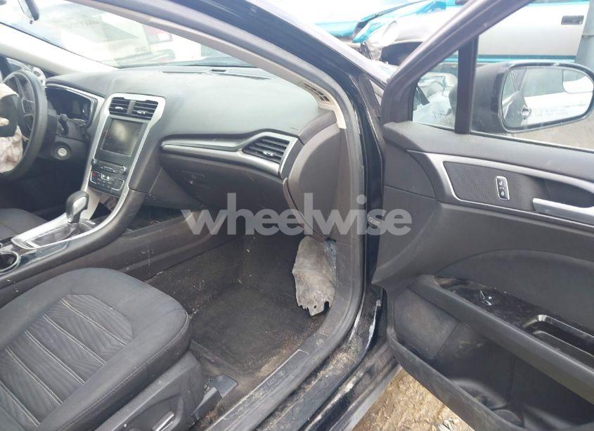 Photo 5 of 2016 Ford Fusion SE (VIN 3FA6P0H73GR296896)