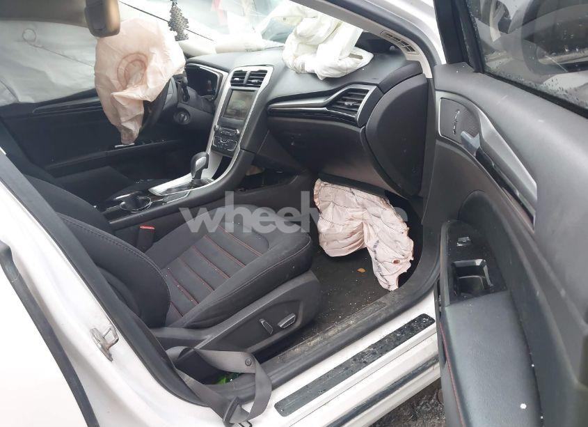 Photo 5 of 2016 Ford Fusion SE (VIN 3FA6P0H73GR298888)