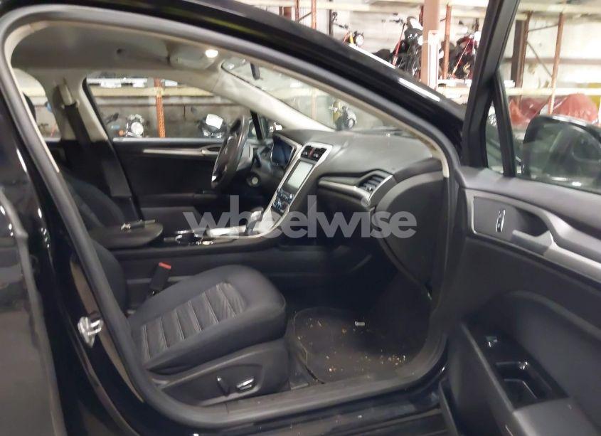 Photo 5 of 2016 Ford Fusion SE (VIN 3FA6P0H73GR381060)