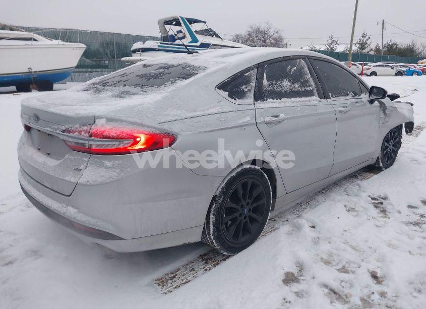 Photo 4 of 2017 Ford Fusion SE (VIN 3FA6P0H73HR138592)