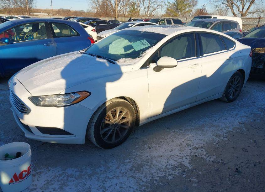 Photo 2 of 2017 Ford Fusion SE (VIN 3FA6P0H73HR165789)
