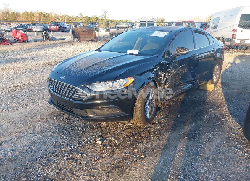 Photo 2 of 2017 Ford Fusion SE (VIN 3FA6P0H73HR193141)