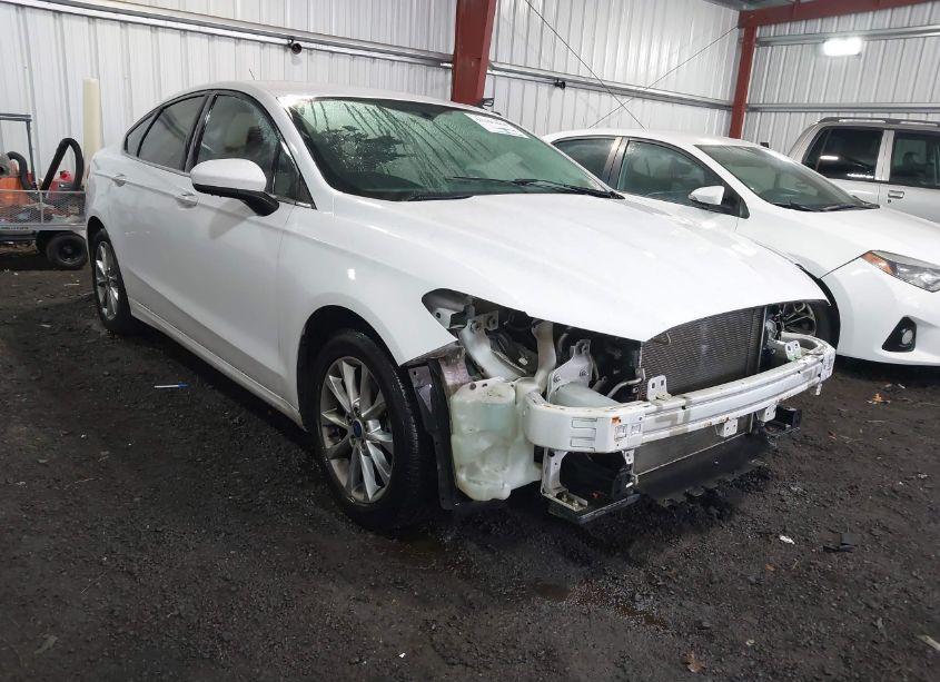 2017 Ford Fusion SE (VIN 3FA6P0H73HR259400) main photo