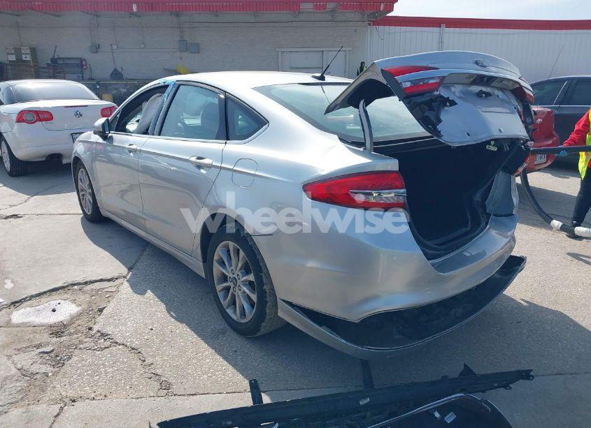 Photo 3 of 2017 Ford Fusion SE (VIN 3FA6P0H73HR330255)